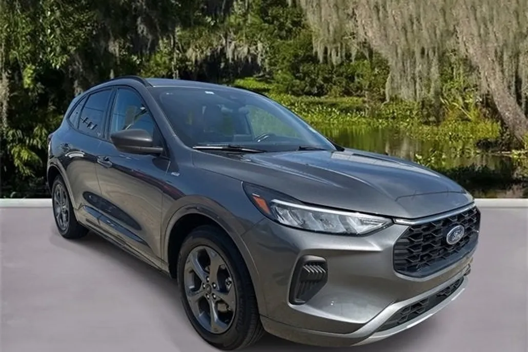 2024 Ford Escape ST-Line photo 1