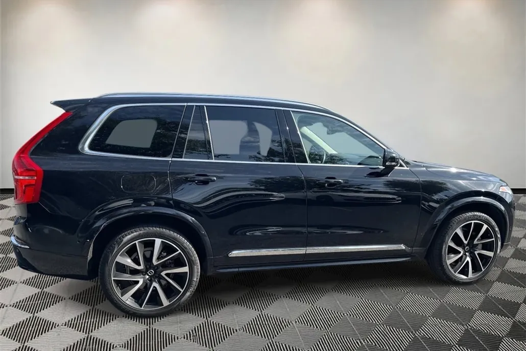 2023 Volvo XC90 AWD Plus photo 1