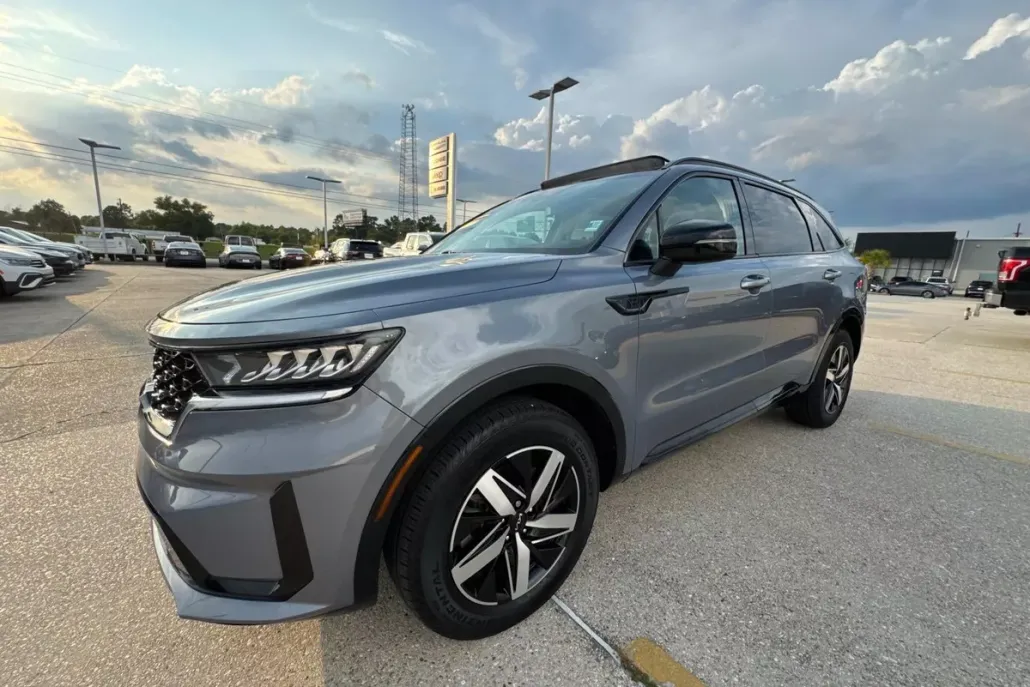 2023 Kia Sorento S photo 1
