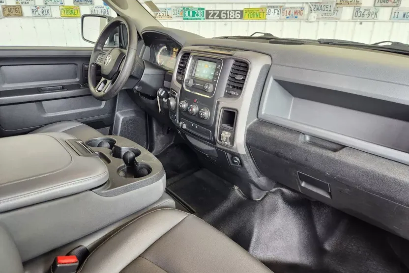 2016 Toyota RAV4 LE photo 1