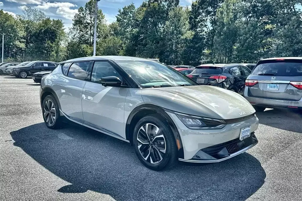2022 Kia EV6 Wind photo 1