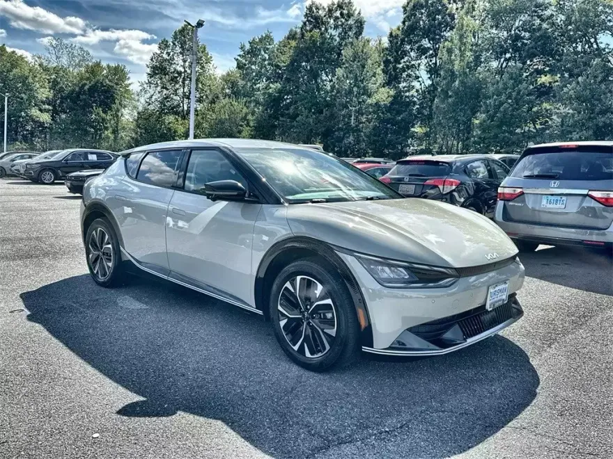 2022 Kia EV6 Wind photo 1
