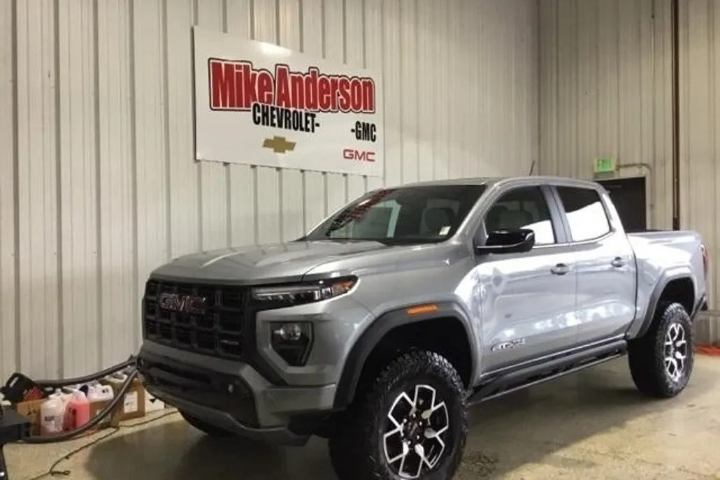2024 Gmc Canyon AT4X photo 1