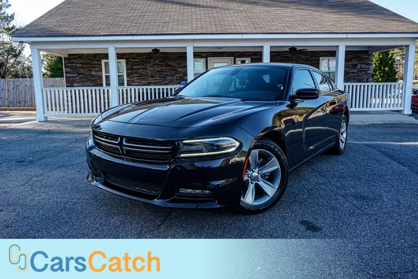 2017 Dodge Charger SXT photo 1