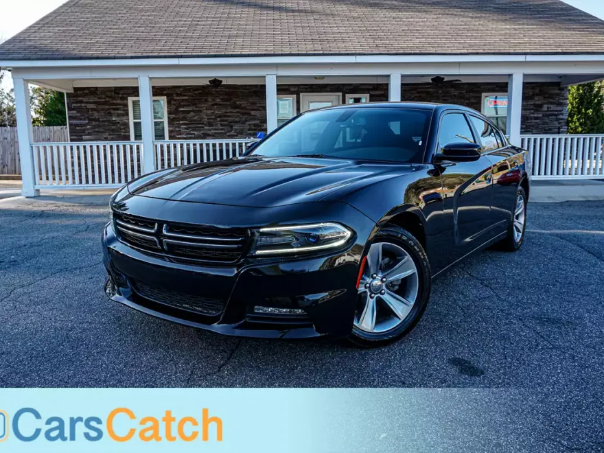 2017 Dodge Charger SXT photo 1