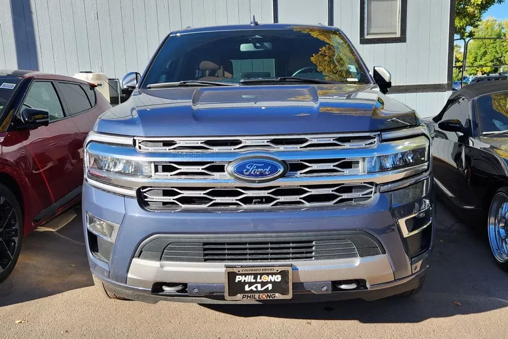 2022 Ford Expedition MAX Platinum photo 1