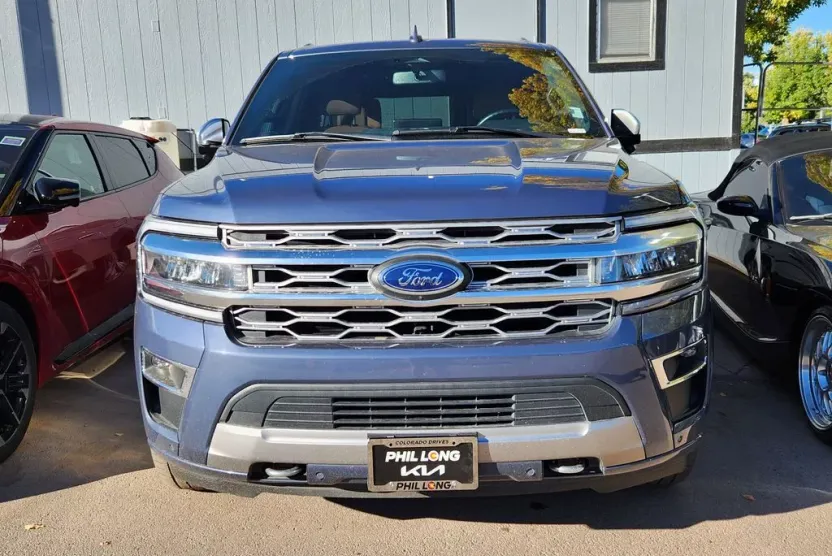 2022 Ford Expedition MAX Platinum photo 1