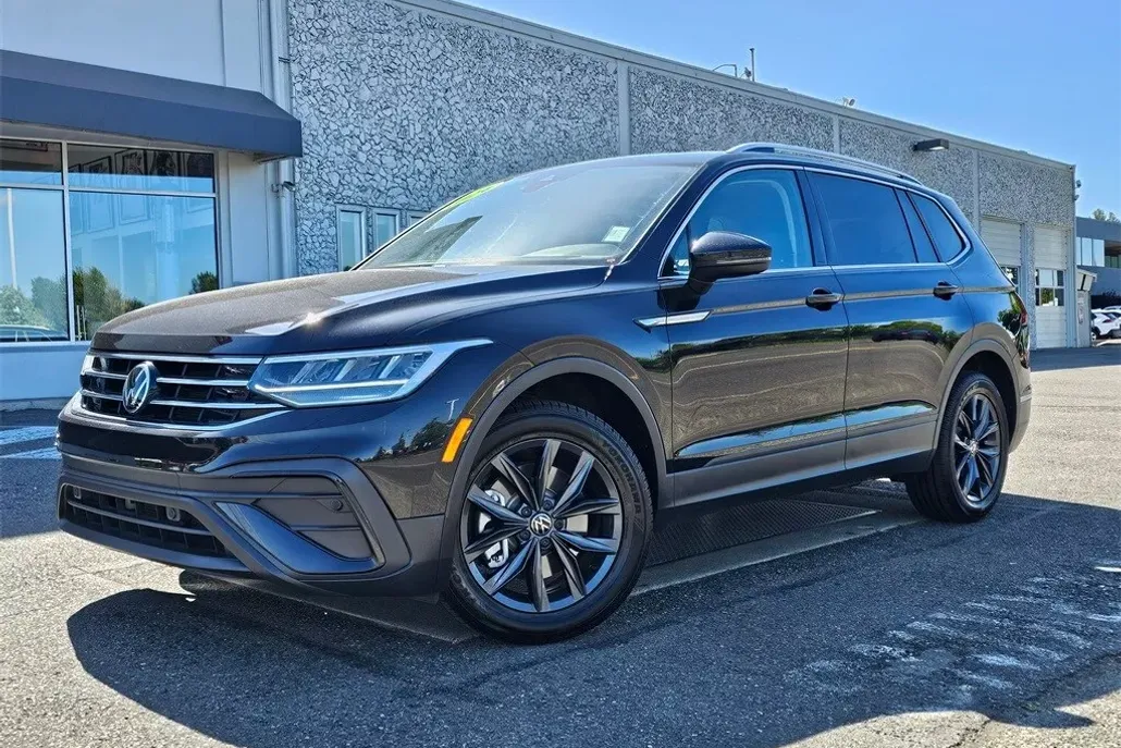 2024 Volkswagen Tiguan SE Wolfsburg Edition photo 1