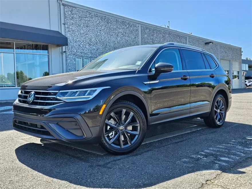 2024 Volkswagen Tiguan SE Wolfsburg Edition photo 1