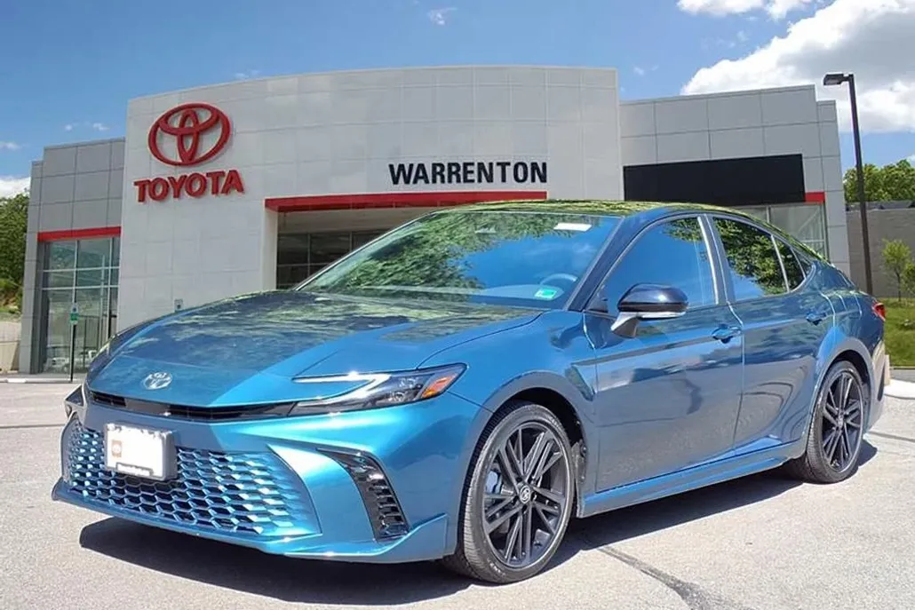 2025 Toyota Camry Hybrid XSE photo 1