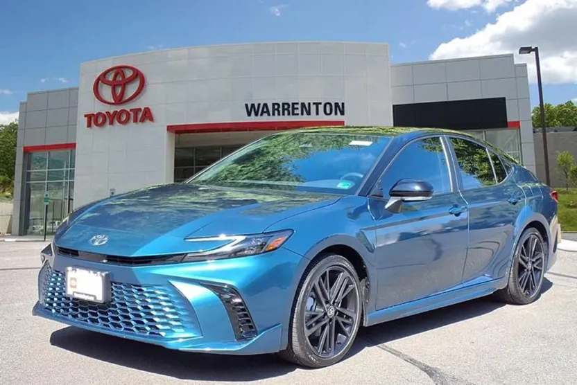 2025 Toyota Camry Hybrid XSE photo 1