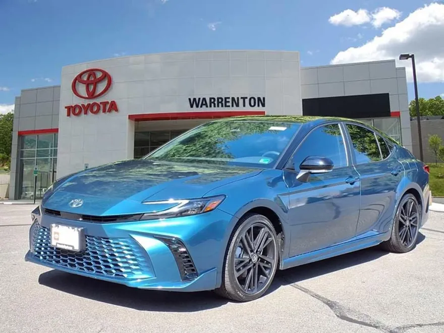 2025 Toyota Camry Hybrid XSE photo 1