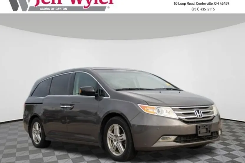 2013 Honda Odyssey Touring photo 1