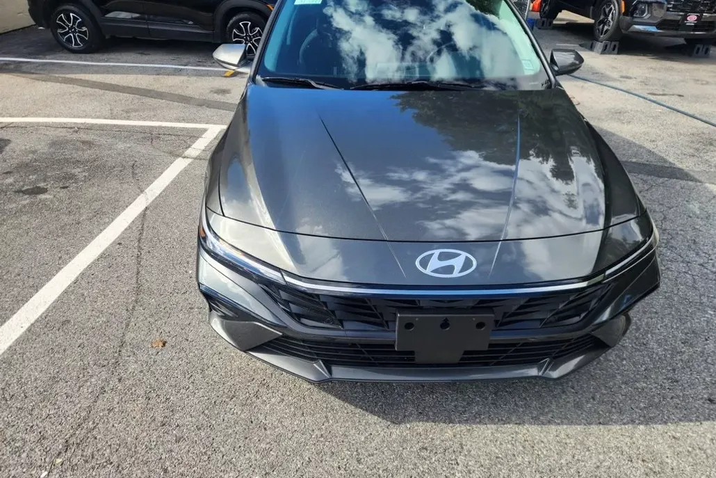 2024 Hyundai Elantra SEL Convenience photo 1