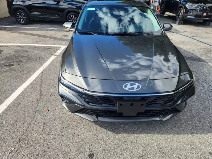 2024 Hyundai Elantra SEL Convenience photo 1