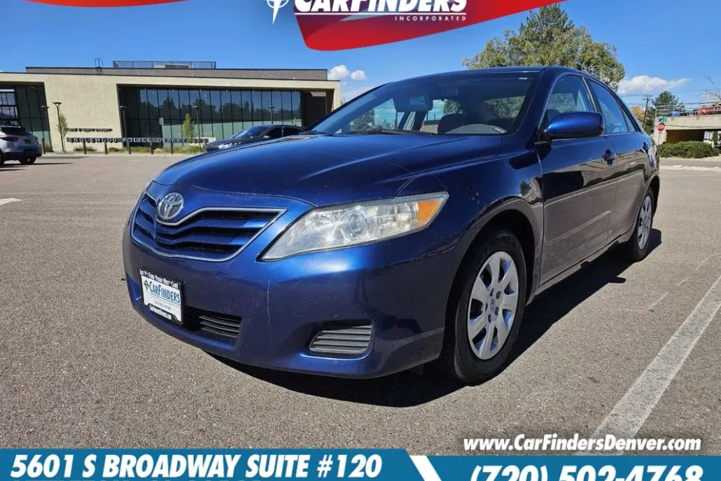 2011 Toyota Camry SE photo 1