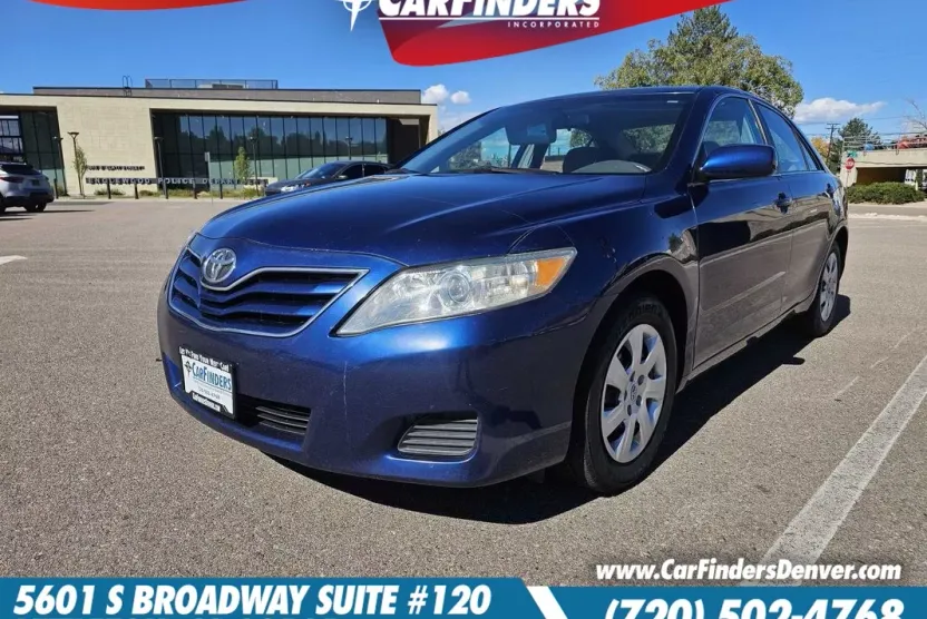 2011 Toyota Camry SE photo 1