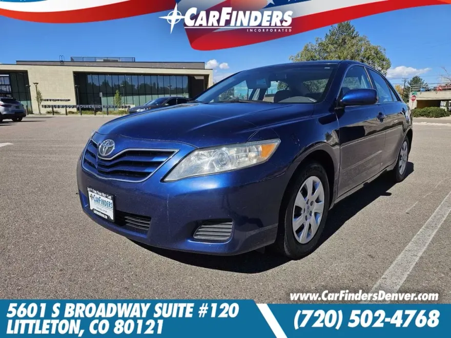 2011 Toyota Camry SE photo 1