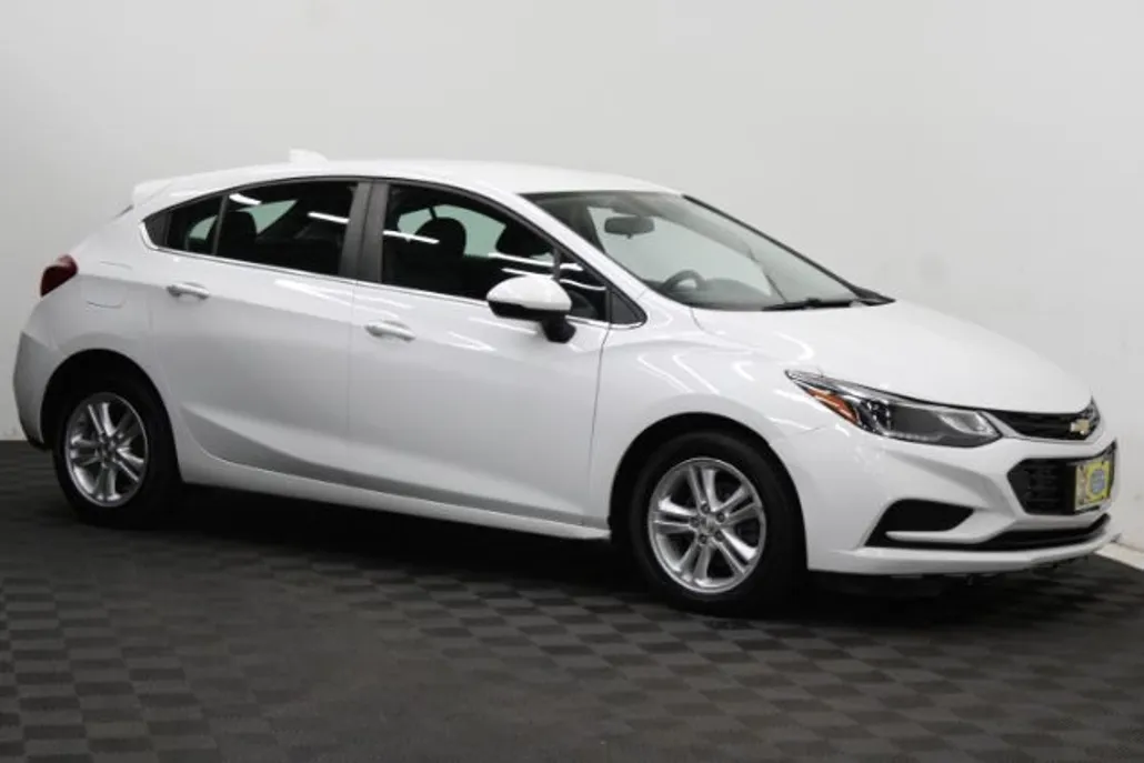 2018 Chevrolet Cruze LT photo 1