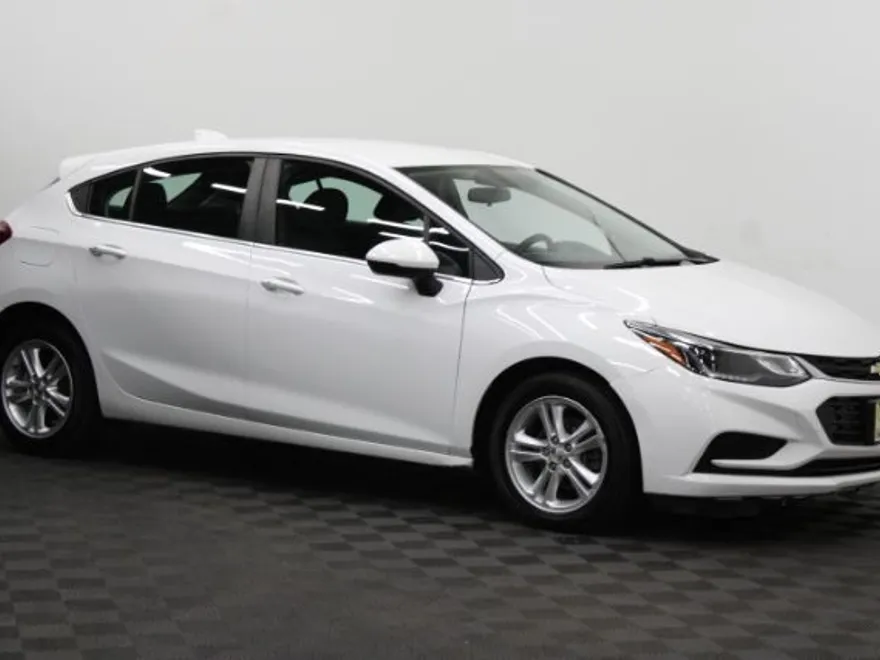 2018 Chevrolet Cruze LT photo 1