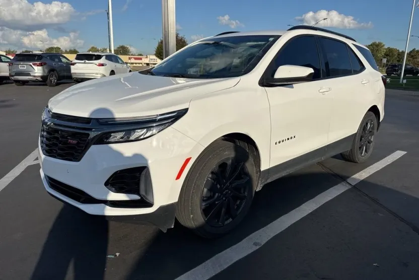 2023 Chevrolet Equinox RS photo 1