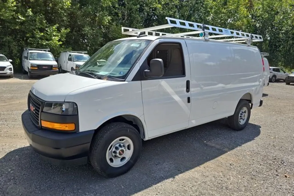 2025 Gmc Savana 3500 Cargo photo 1