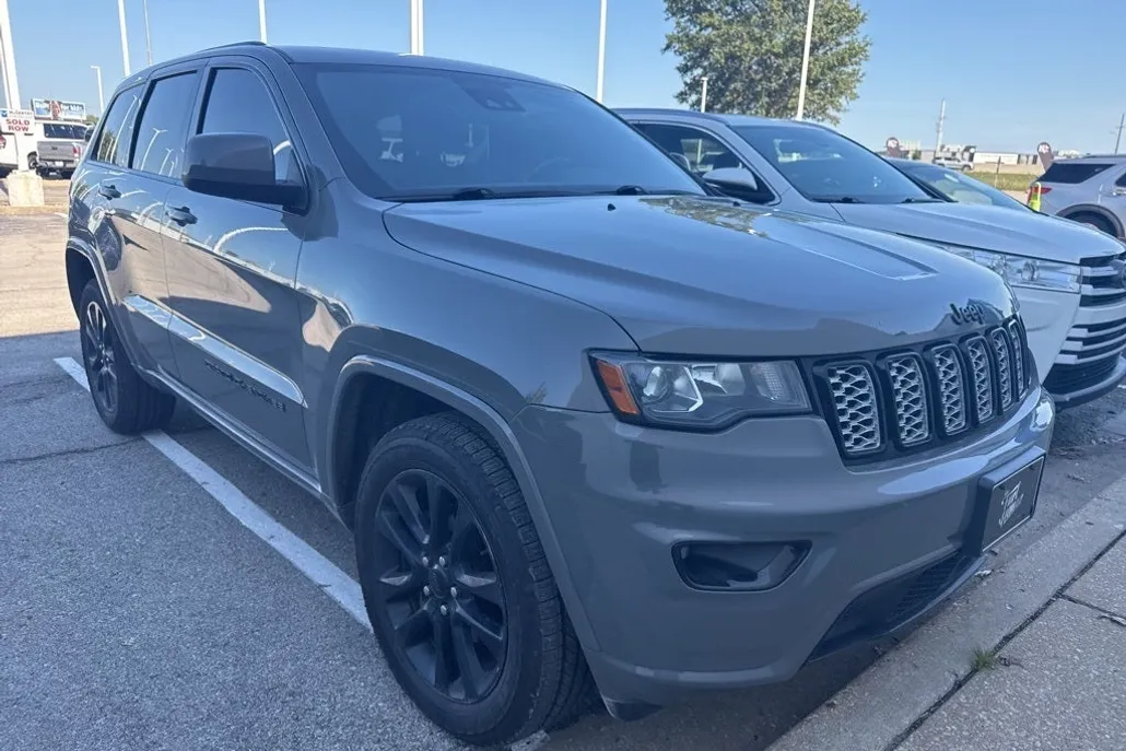 2020 Jeep Grand Cherokee Altitude photo 1
