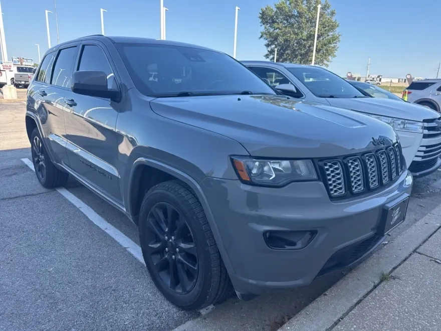 2020 Jeep Grand Cherokee Altitude photo 1