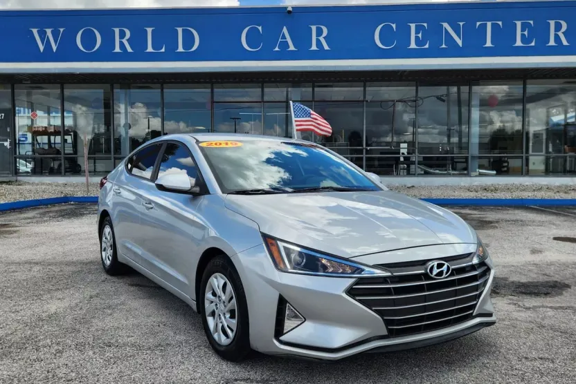 2019 Hyundai Elantra SE photo 1