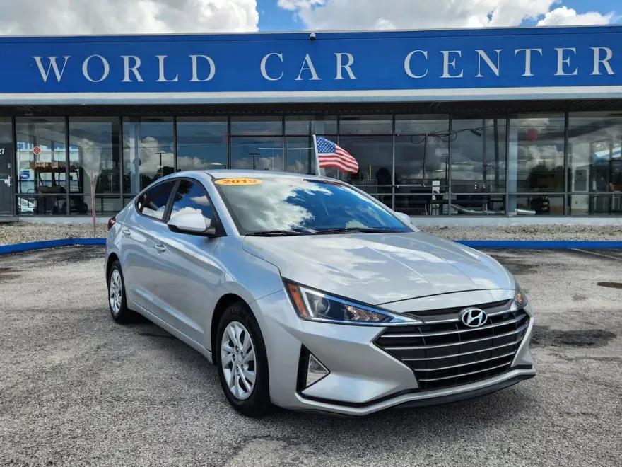 2019 Hyundai Elantra SE photo 1