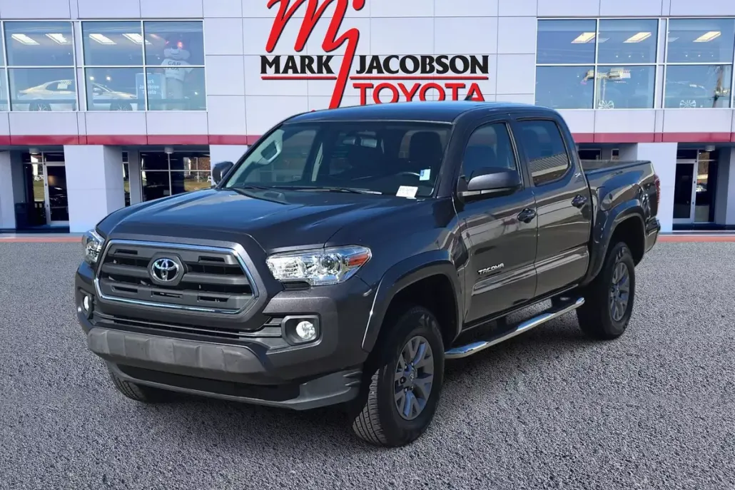 2017 Toyota Tacoma SR5 photo 1