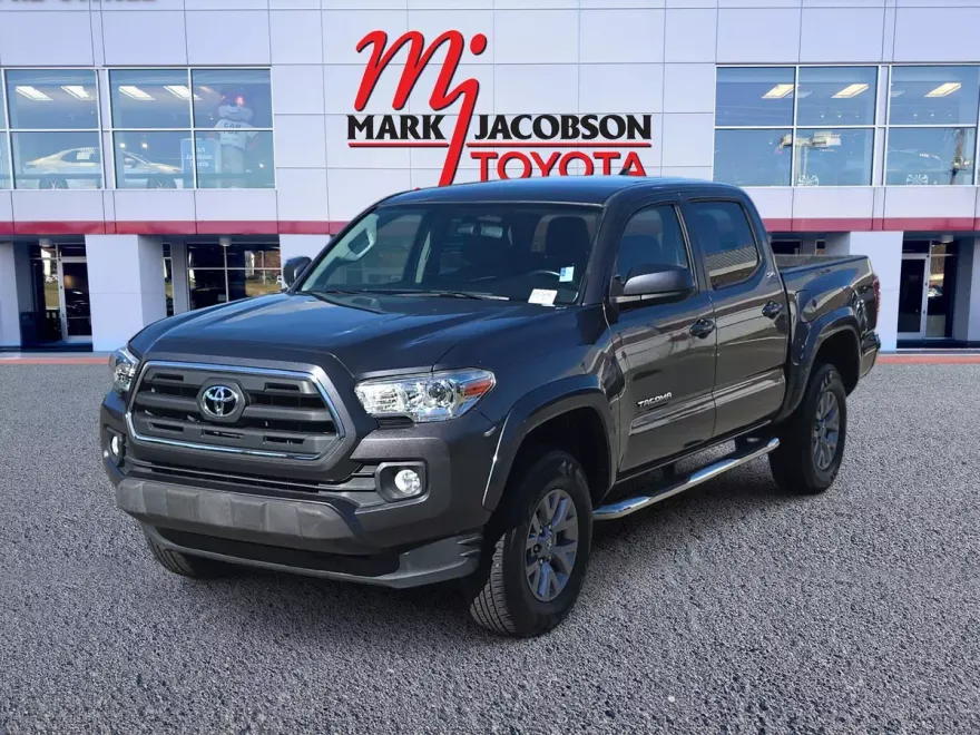 2017 Toyota Tacoma SR5 photo 1