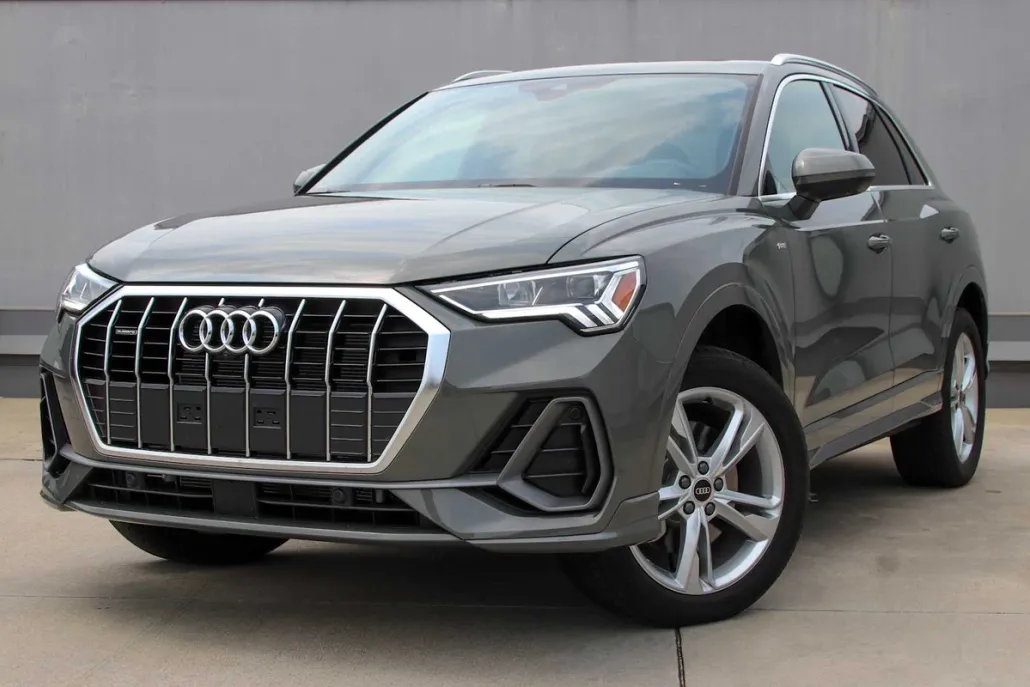 2024 Audi Q3 45 TFSI S line Premium Plus photo 1