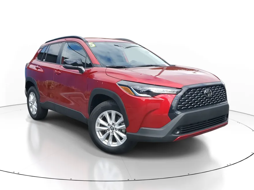 2025 Toyota Corolla Cross LE photo 1