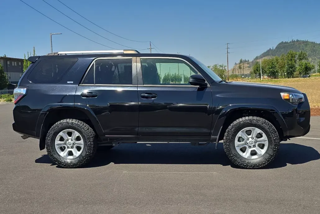 2022 Toyota 4Runner SR5 photo 1