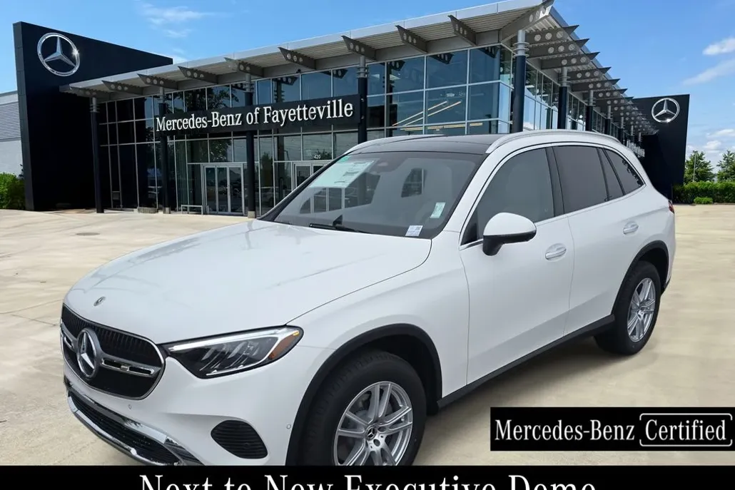 2025 Mercedes Benz GLC 300 4MATIC photo 1