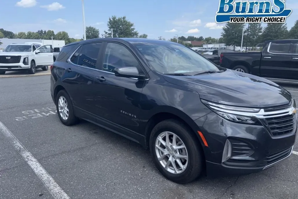 2022 Chevrolet Equinox LT photo 1