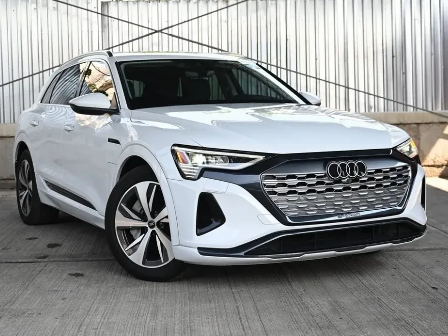 2024 Audi Q8 E-tron Premium photo 1