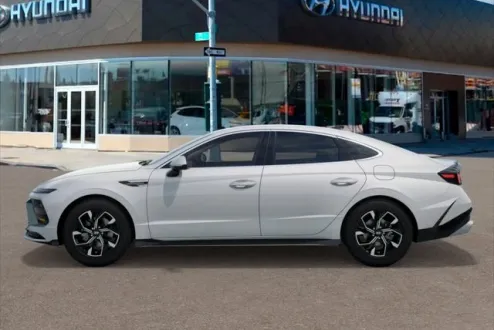 2025 Hyundai Sonata SEL photo 3