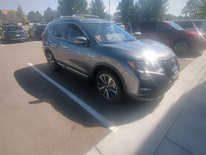2018 Nissan Rogue SL photo 1