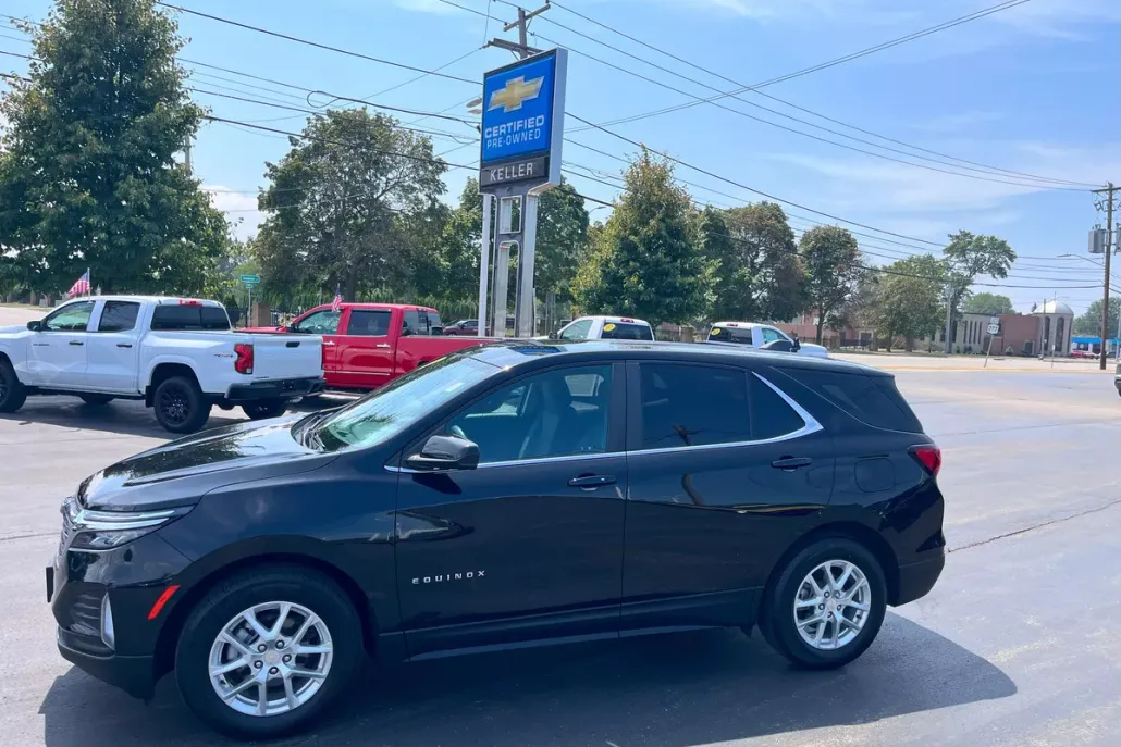 2022 Chevrolet Equinox LT photo 1
