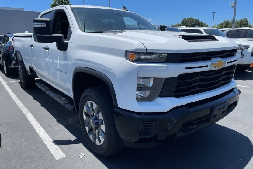 2024 Chevrolet Silverado 2500HD Custom photo 1