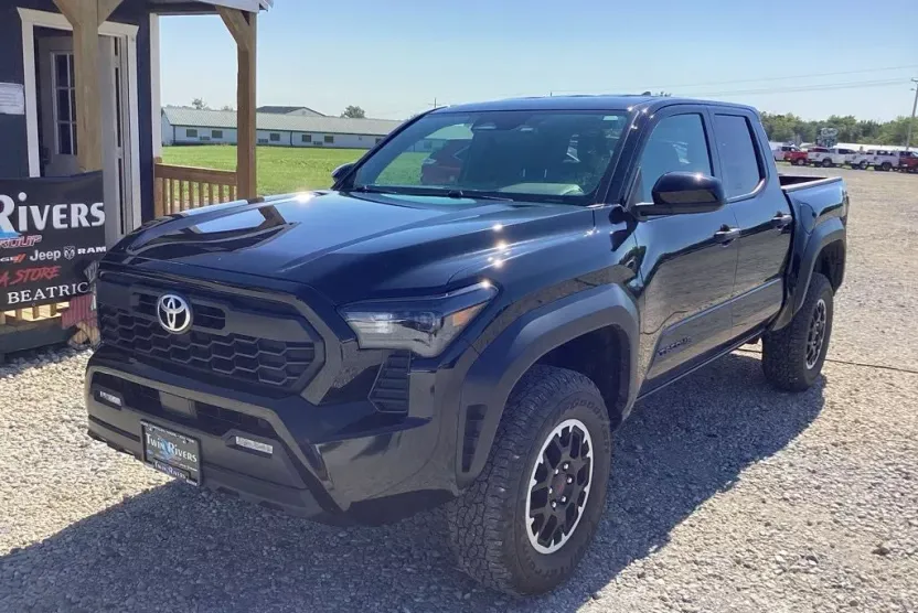 2025 Toyota Tacoma TRD Off-Road photo 1