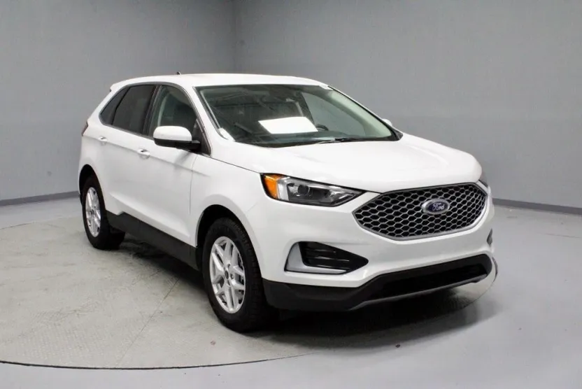 2024 Ford Edge SEL photo 1