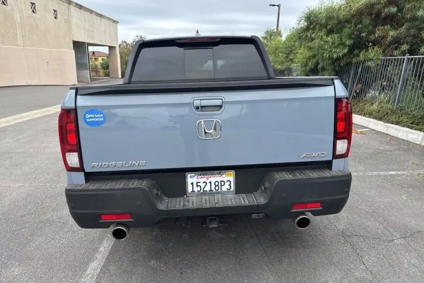 2022 Honda Ridgeline Black Edition photo 1
