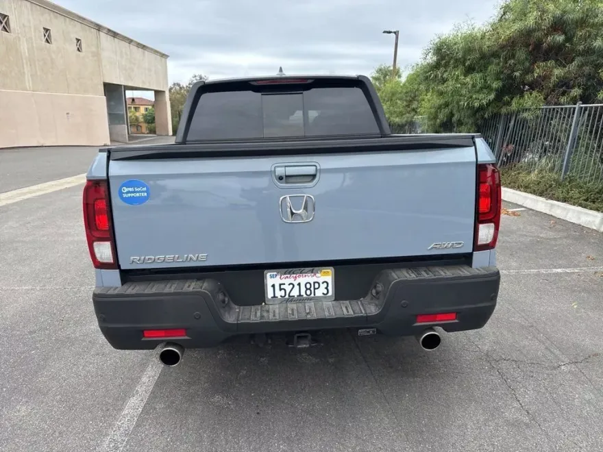 2022 Honda Ridgeline Black Edition photo 1