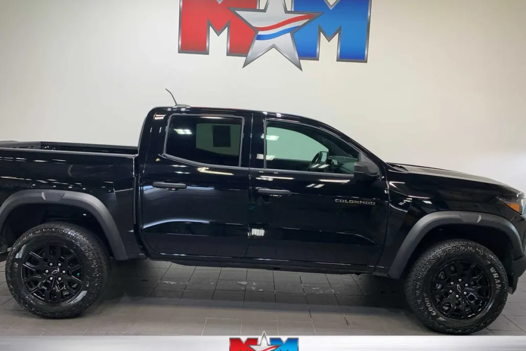 2024 Chevrolet Colorado Trail Boss photo 1