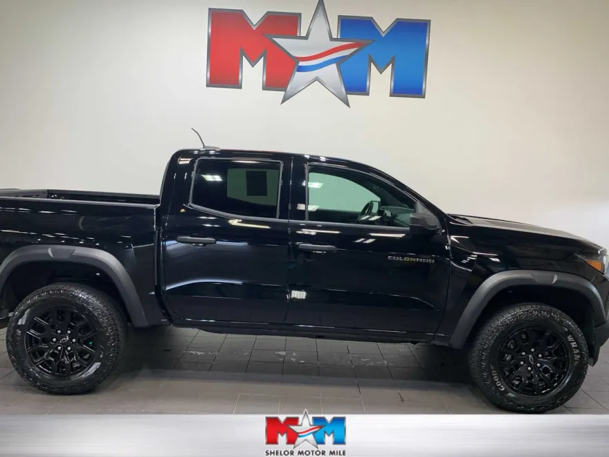 2024 Chevrolet Colorado Trail Boss photo 1