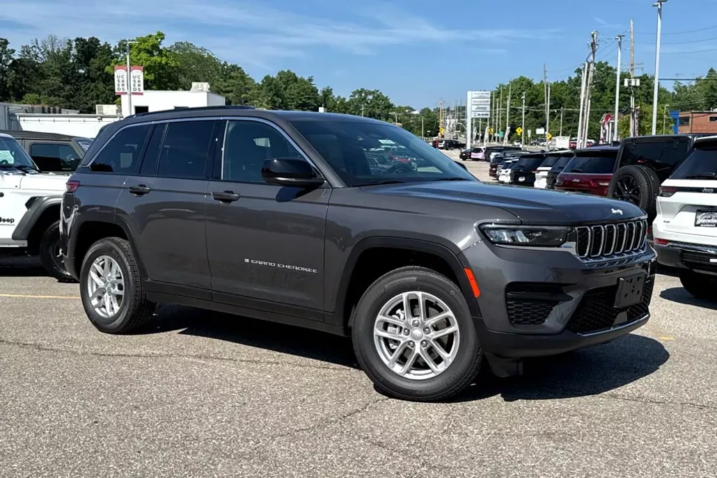 2025 Jeep Grand Cherokee Laredo X photo 1