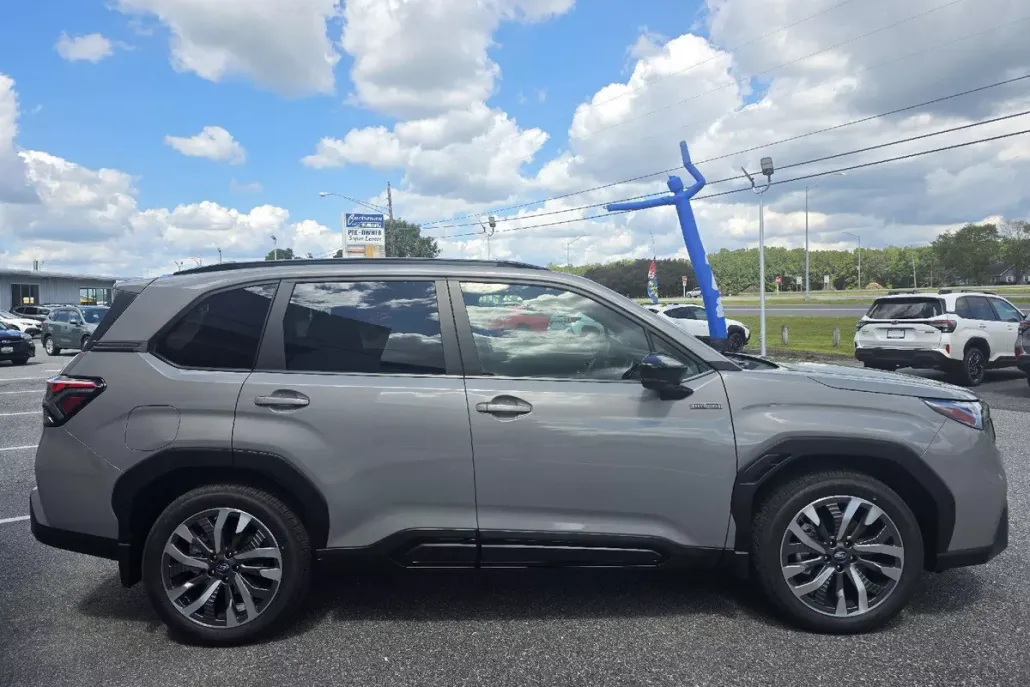 2025 Subaru Forester Touring photo 1